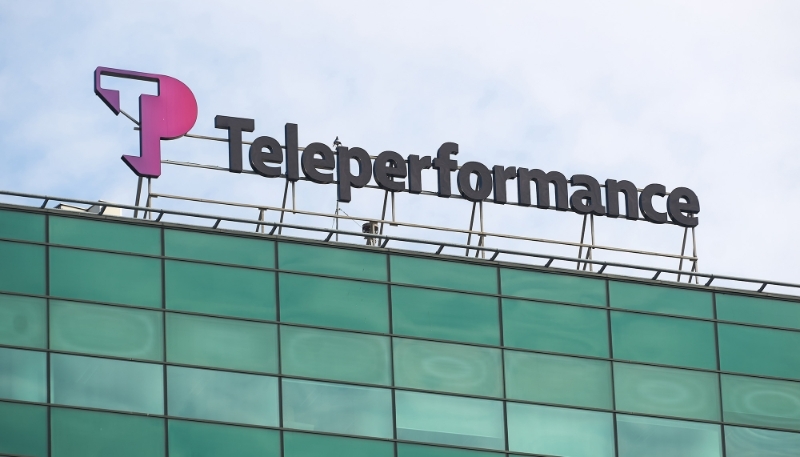 Vue du logo Teleperformance, sur le siège du groupe. 