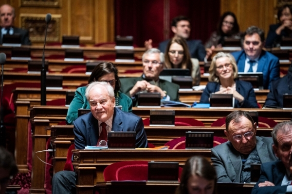 A gauche au second rang, le sénateur Christian Cambon.