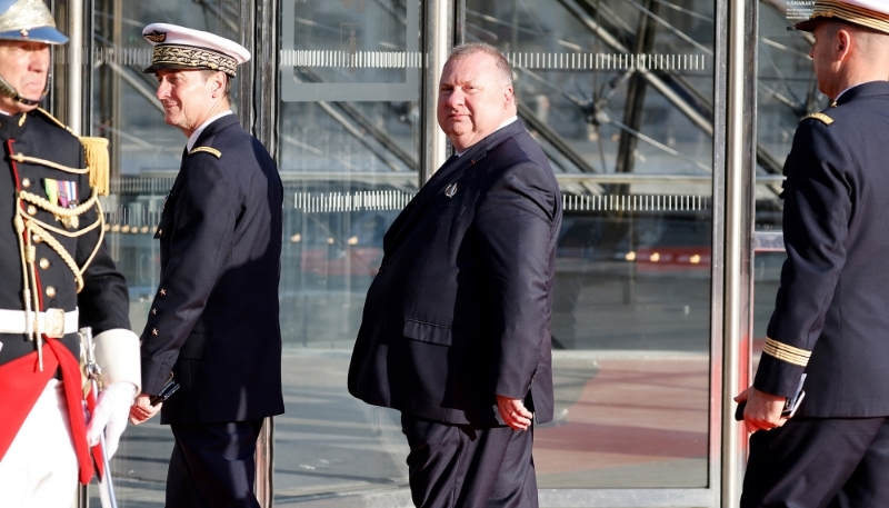 Au centre, Emmanuel Chiva, patron de la Direction générale de l'armement.