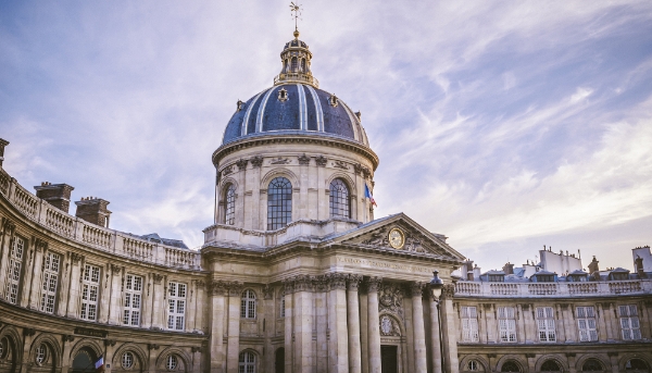 L'Institut de France, quai de Conti à Paris.