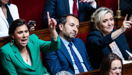 Laure Lavalette, Sébastien Chenu et Marine Le Pen dans l'hémicycle de l'Assemblée nationale.