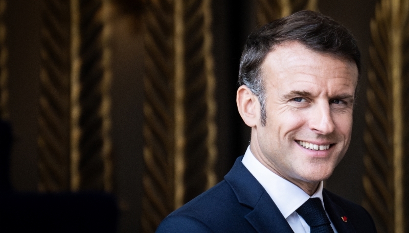 Emmanuel Macron sur le perron de l'Élysée.