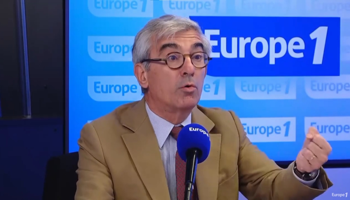 Le directeur de la rédaction du Figaro, Alexis Brézet, lors de sa chronique sur Europe 1, le 13 juin 2024.