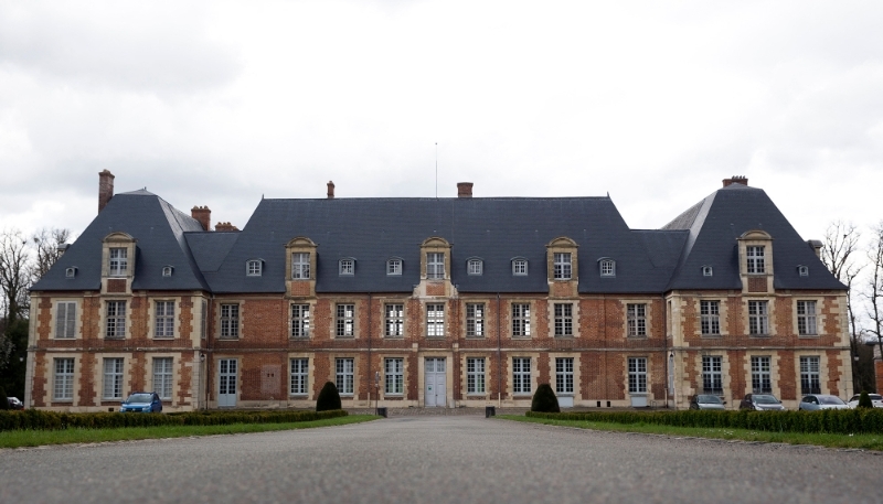 Le château de style Louis XIII au domaine de Thiverval-Grignon près de Paris. 