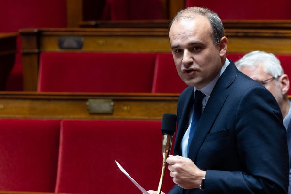 Le député Renaissance Alexandre Holroyd.
