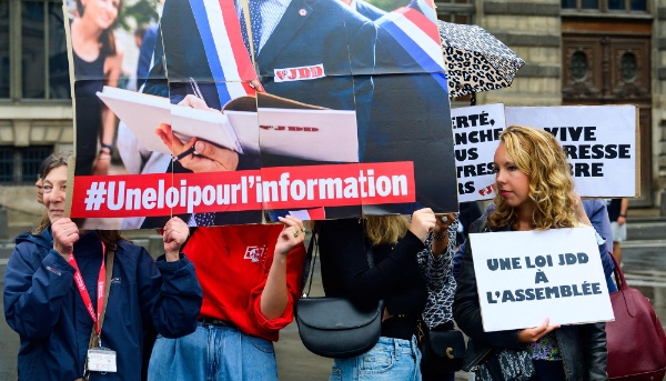 Manifestation de journalistes devant le ministère de la culture, le 28 juillet 2023.