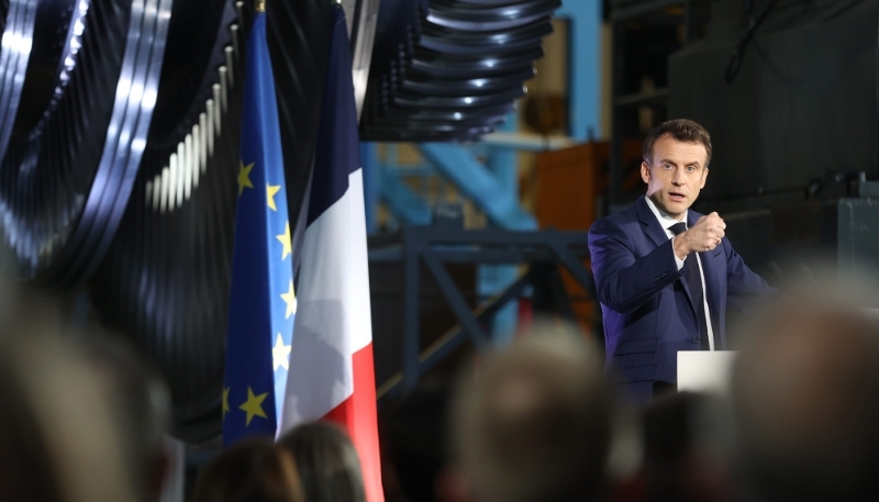 Emmanuel Macron, lors d'un discours sur le nucléaire français à Belfort, dans les ateliers de General Electric, en février 2022.