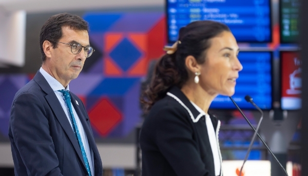 Jean-Pierre Farandou et Marlène Dolveck, à Paris Montparnasse, en septembre 2021.