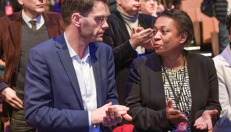 Nicolas Mayer-Rossignol et Hélène Geoffroy, lors du congrès du PS de janvier 2023, à Marseille. 