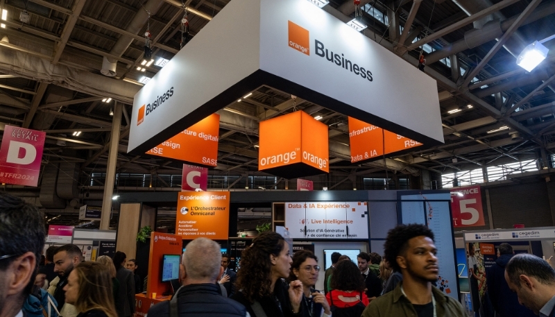 Le stand d'Orange Business lors d'un salon à Paris, le 16 novembre 2024.