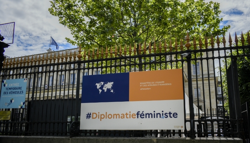 Campagne du ministère des affaires étrangères pour une diplomatie féministe, en juin 2022.