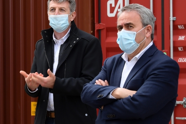 Franck Gonsse, patron des dockers du port de Dunkerque, et Xavier Bertrand.