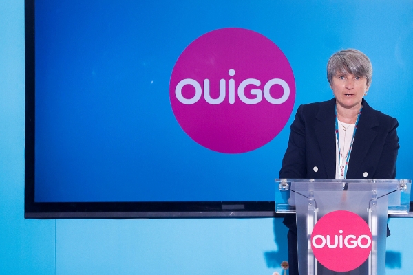 Hélène Valenzuela, directrice de Ouigo España SAU, lors de l'arrivée du premier train inaugural de la compagnie à Barcelone (Espagne) le 7 mai 2021.