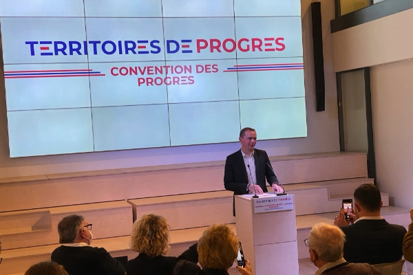 Olivier Dussopt à la tribune, le 27 novembre, lors de la convention nationale de Territoires de Progrès.