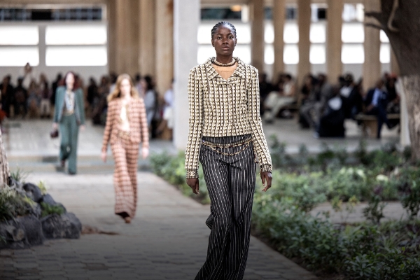 Le défilé Chanel, à Dakar, le 6 décembre.