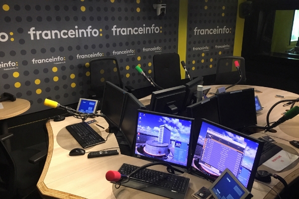 Un studio de France info.