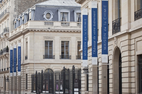 Les salons de la Maison de la chimie sont déjà réservés par plusieurs grands cabinets.