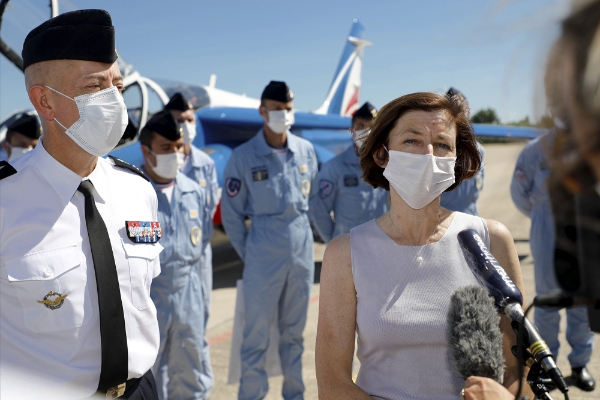 La ministre des armées Florence Parly lors d'une présentation du Rafale par la Patrouille de France, en juillet 2020.