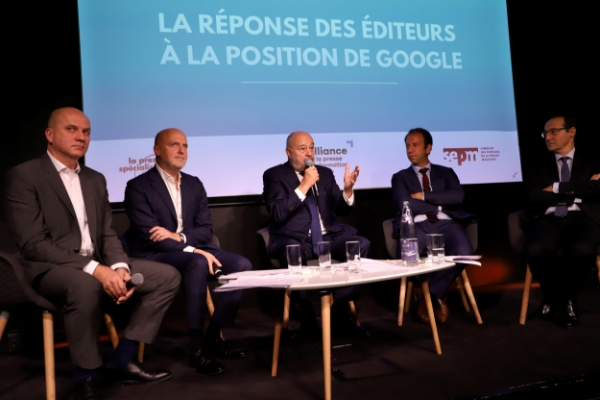 Les éditeurs de presse en octobre 2019 : Laurent Berard-Quélin (Féderation nationale de la presse spécialisée), Pierre Louette (Les Echos-Le Parisien), Jean-Michel Baylet (APIG), François Claverie (Le Point) et Marc Feuillée (Le Figaro).