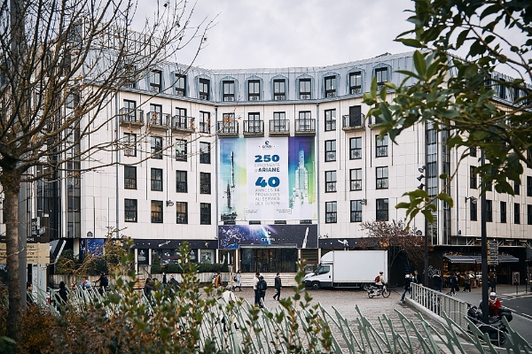 La façade du siège du CNES, place Maurice Quentin, à Paris.